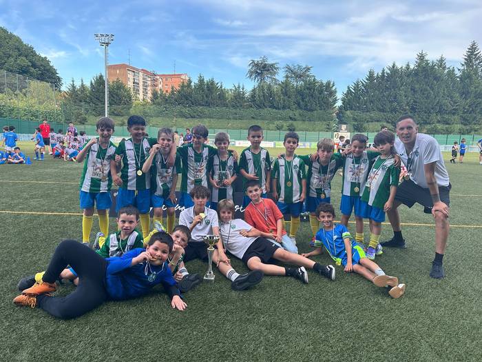 Abadiñoko umeak irabazle Galdakaoko futbol txapelketan