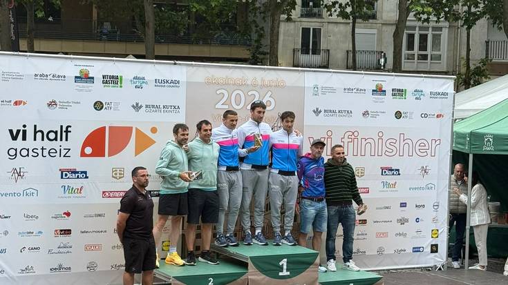 Mugarra Triatloi Taldeko mutilek 3. postua lortu dute Euskadiko distantzia erdiko txapelketan