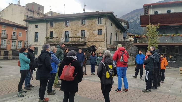 [ARGAZKI GALERIA] Berbalagunek euskara eta mendia batu ditu asteburuko irteeretan