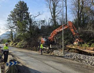 Mendiolako errepidea konpontzeko lanak martxan