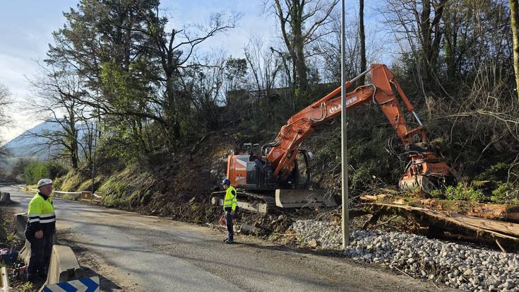 Mendiolako errepidea konpontzeko lanak martxan