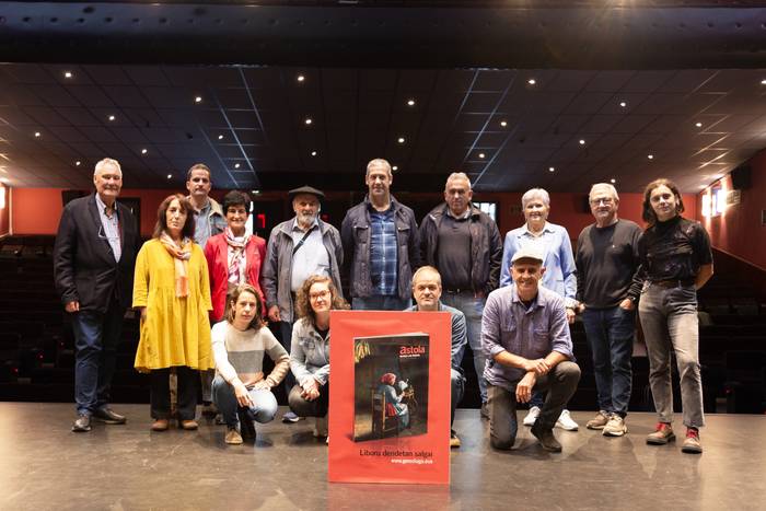 Astola aldizkariaren 19. alea kalean da