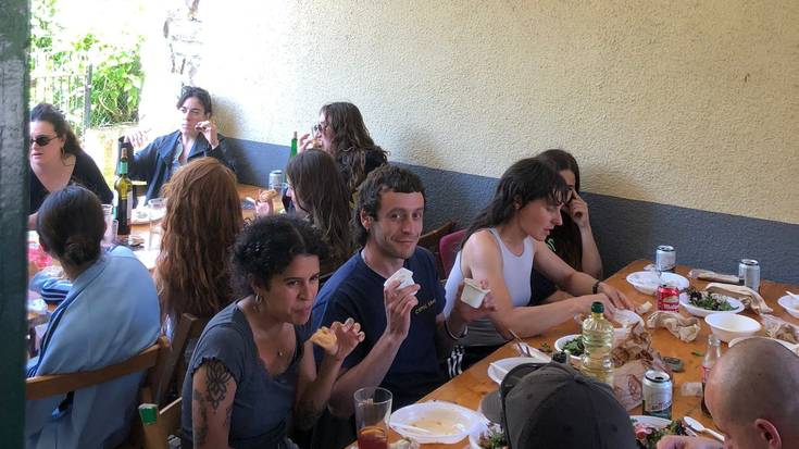 [ARGAZKI GALERIA]: Poesia errezitaldia, paella herrikoia eta musika Zaldibarren Xerra espazioaren eskutik