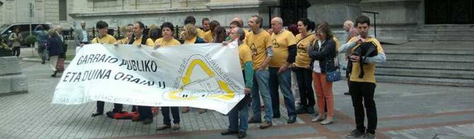 Durangotik Gasteizera, autobus zerbitzu publikoa eta duina eskatzeko