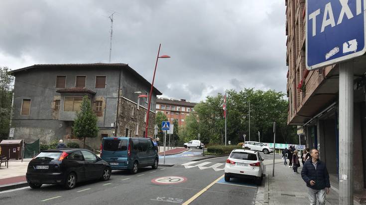 Taxi-Auzunea zerbitzua erabiltzeko bonuak kaleratuko dituzte Iurretan