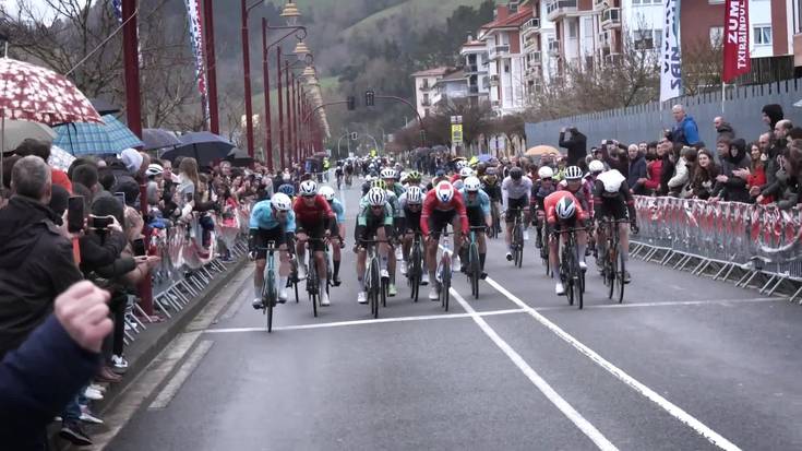 [BIDEOA] Eiser-Hirumet taldeko Haritz Azurmendik Zumaiako Saria lasterketa irabazi du