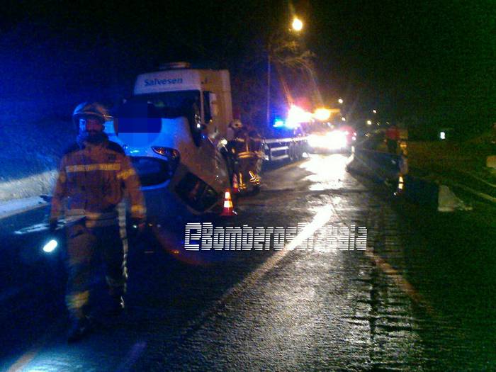 Auto bat irauli eta emakumezko bat zauritu egin da Zornotzan