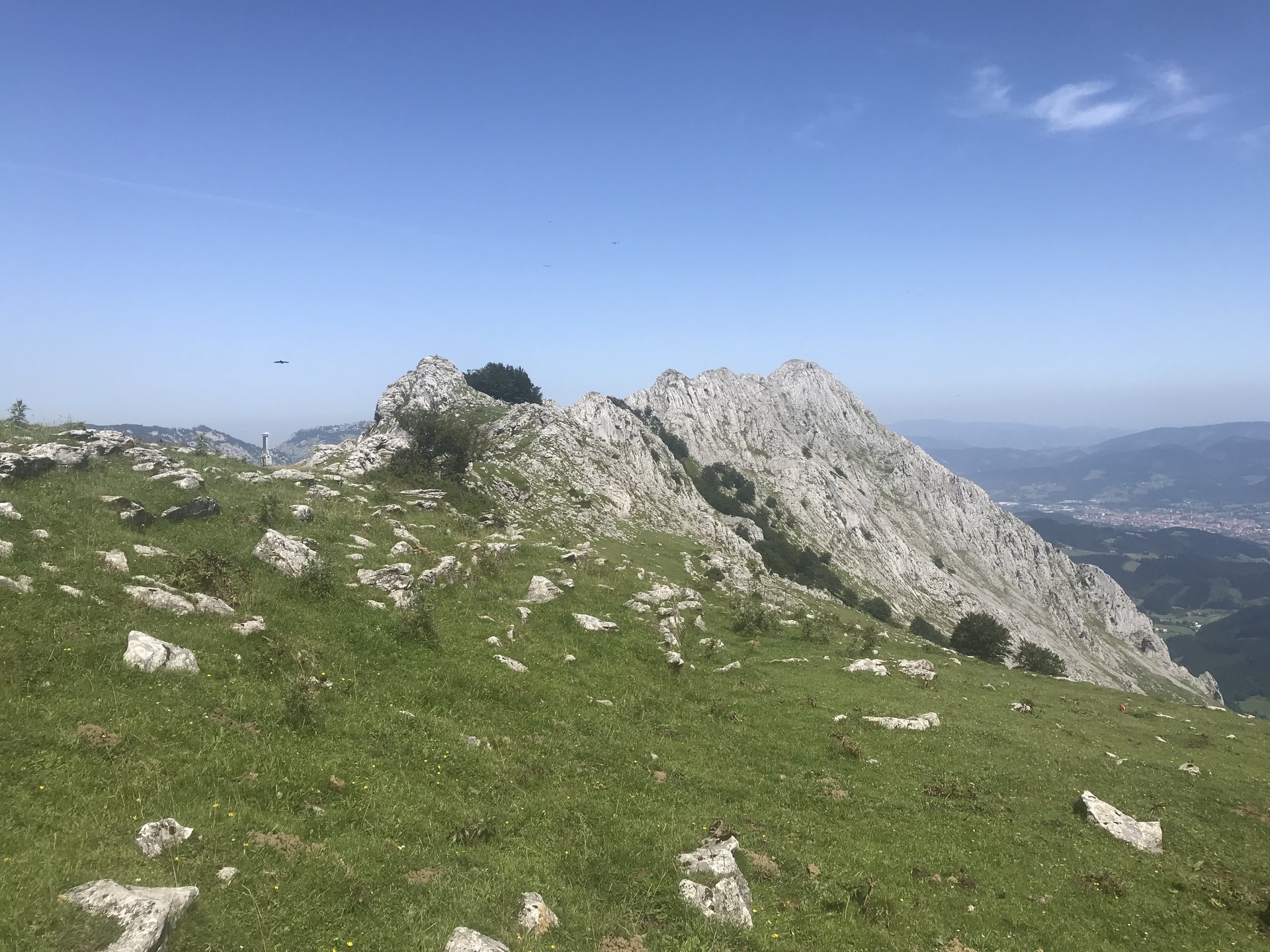 Mendizale batek min hartu du Alluitzen eta Gurutzetako ospitalera eraman dute