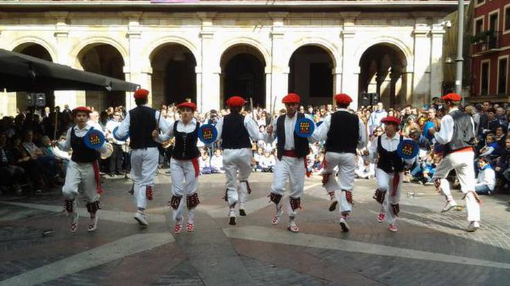 Neskek ere Dantzari-dantza egin dute lehenengoz, San Fausto egunean