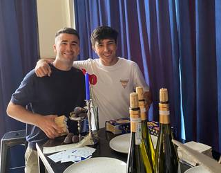 "Bioi gustatzen zaigu ondo jatea eta horrek sukaldaritzagazko zaletasuna piztu digu"