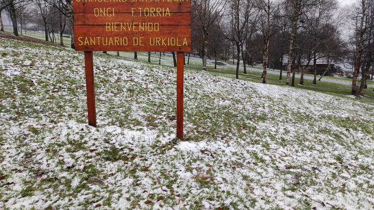 Urkiolara ez igotzea gomendatu du Ertzaintzak, "ibilgailuen pilaketak" eragozteko