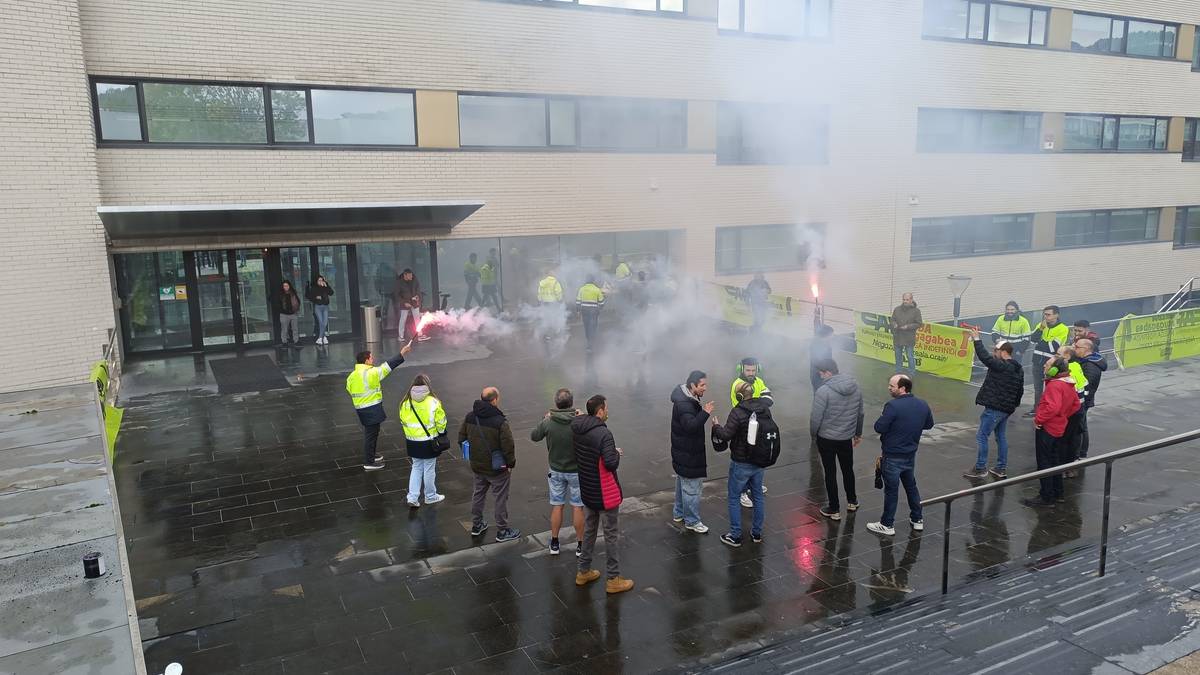 Hirugarren astez greban jarraitzen dute CAF Turnkey enpresan