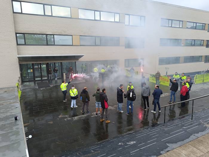 Hirugarren astez greban jarraitzen dute CAF Turnkey enpresan