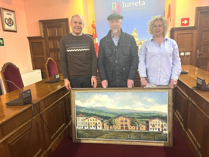 Mallabiena auzoa irudikatzen duen margolana jaso du Iurretako Udalak