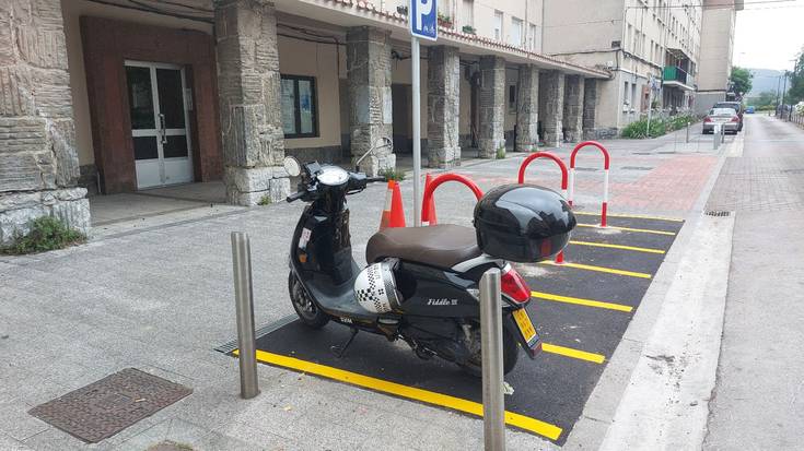 Motorrentzako aparkaleku berria San Fauston