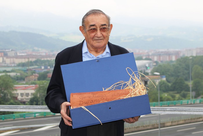 Jon Pertika folklore sustatzailea hil da