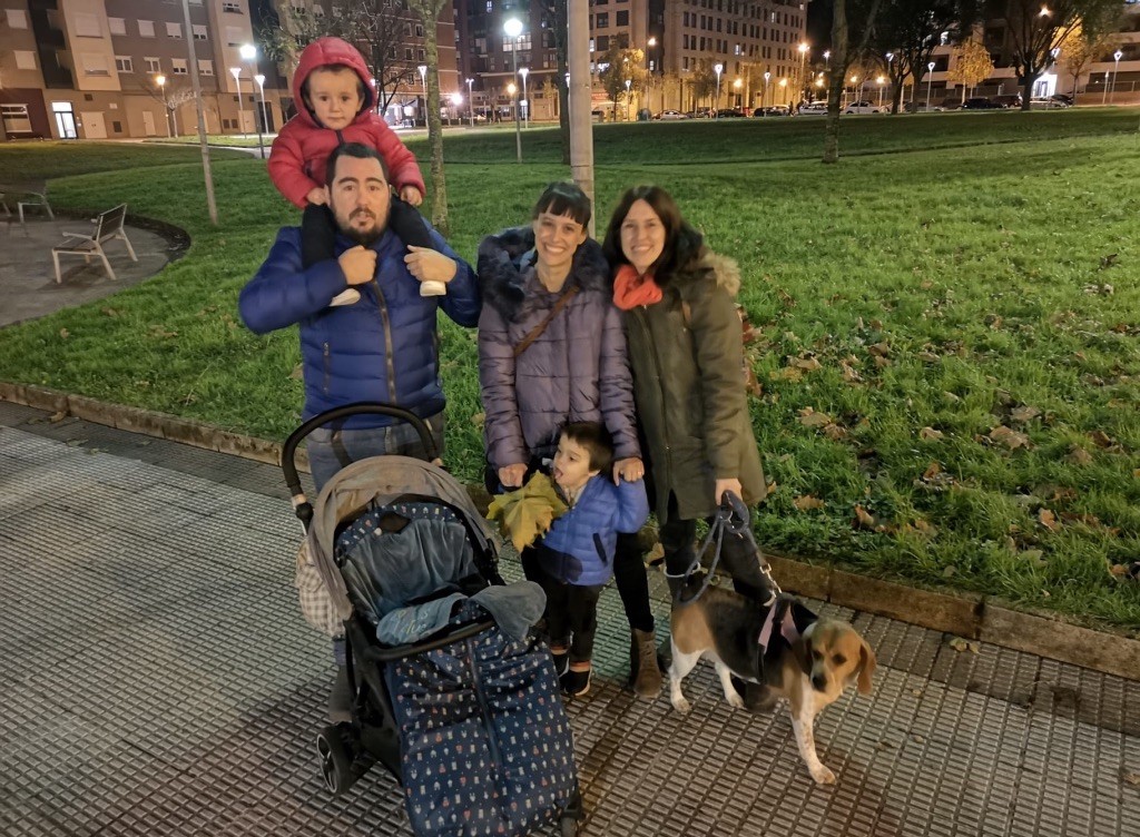 "Gure umeak modu librean jolasten dira parke honetan, naturan; dagoen berdegunea mantentzea eskatzen dugu"