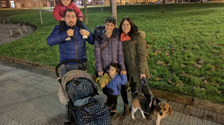 "Gure umeak modu librean jolasten dira parke honetan, naturan; dagoen berdegunea mantentzea eskatzen dugu"