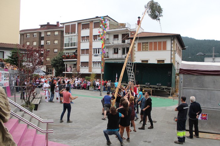 Jai Batzordeko kideek txupinazoa jaurtita hasi dituzte sanpedroak Atxondon - 8