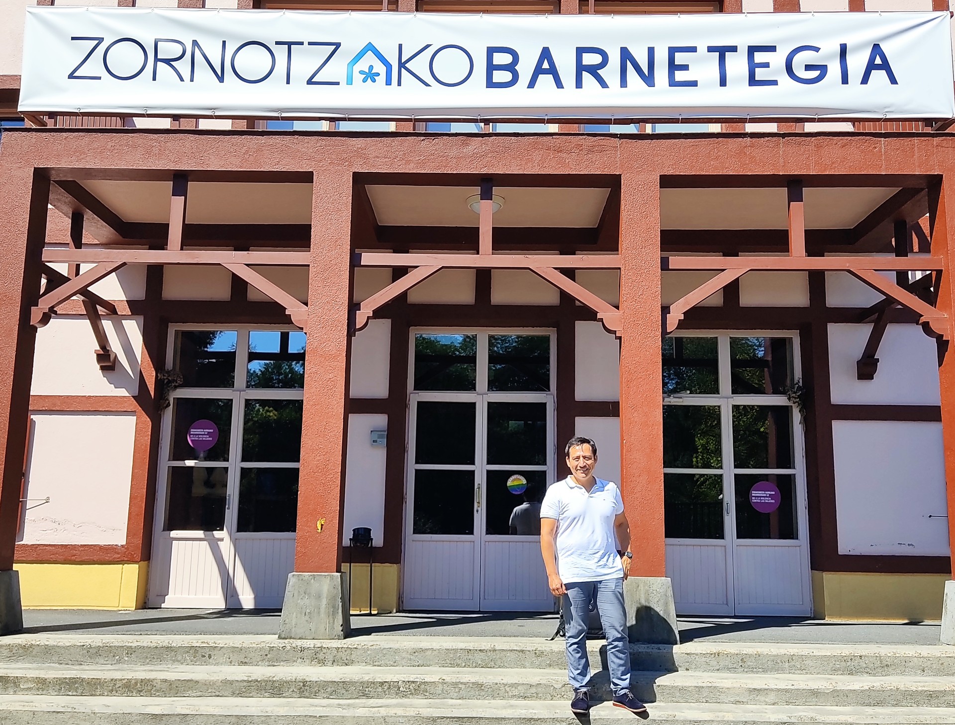 “Barnetegian denbora guztian euskaraz hitz egiten dugu, batere lotsa gabe”