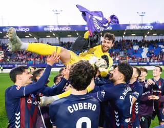 Jon Mikel Magunagoitia atezain zornotzarrak kontratua berritu du Eibarrekin