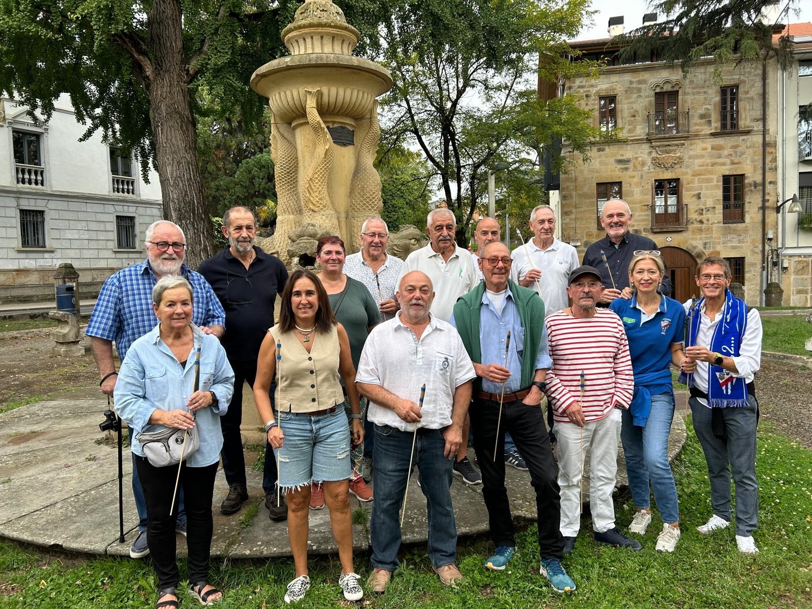 Durangoko txupinero eta pregoilari ohiek euren eguna ospatu dute