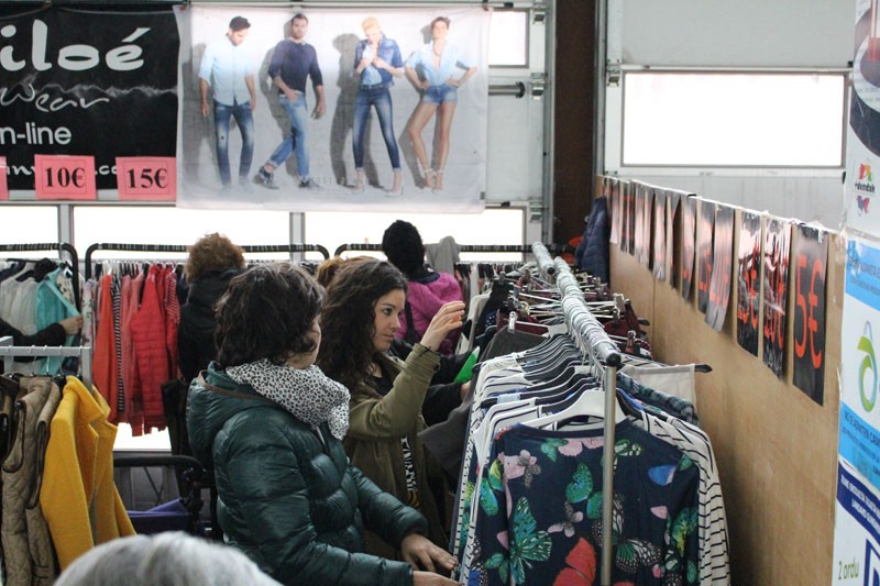 Durango Fashion Gauerako modeloak behar ditu Dendak Bai elkarteak