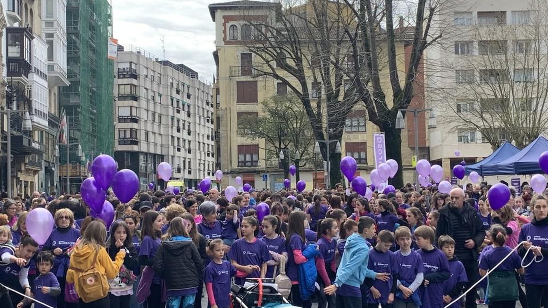[ARGAZKI GALERIA] Aldarrikapen moreak Durangaldeko kaleak hartu ditu