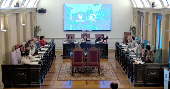 Durangoko udalbatzak atxilotuen jatorria ez publikatzea onetsi du