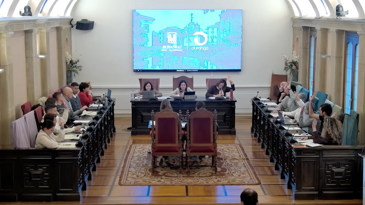 Durangoko udalbatzak atxilotuen jatorria ez publikatzea onetsi du