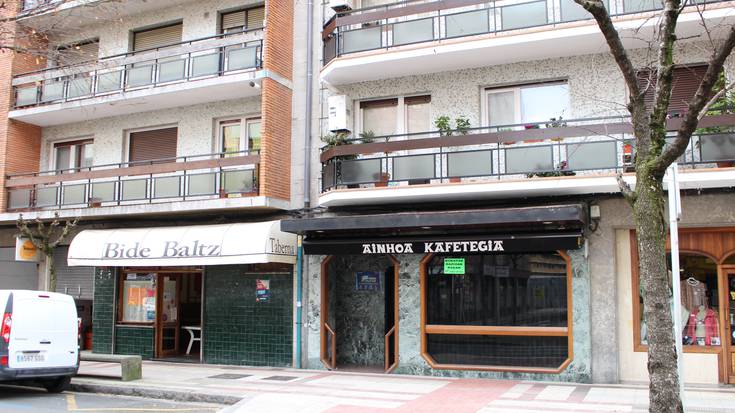 Euskadiko Auzitegi Gorenak eremu gorrian dauden udalerrietako ostalaritza zabaltzea baimendu du, behin-behinean