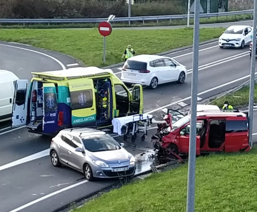 Auto ilarak Iurretan, N-634 errepidean gertatutako istripu baten ondorioz