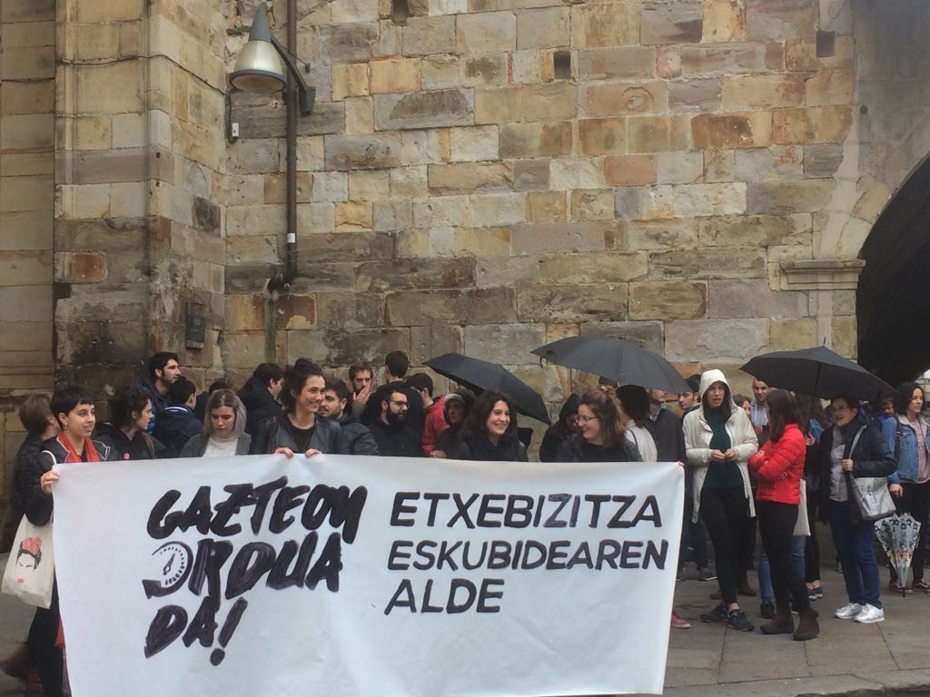 Etxebizitza eskubidearen alde bildu dira Durangon