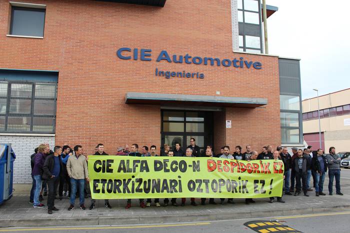 Cie Automotive taldeko kaleratzeen kontra mobilizatu dira