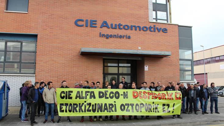 Cie Automotive taldeko kaleratzeen kontra mobilizatu dira