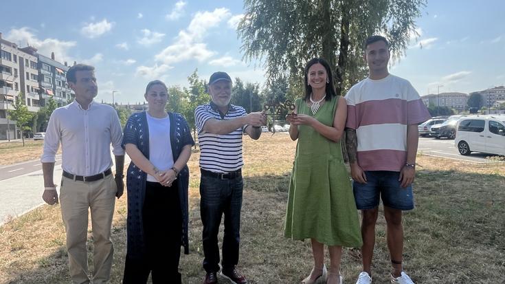 Victor Arrizabalagaren 'Uretatik haratago' eskultura aurkeztu dute