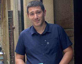 "Iraganeko ispiluari begiratu eta gaur egungo errealitatera egokitu behar dugu"