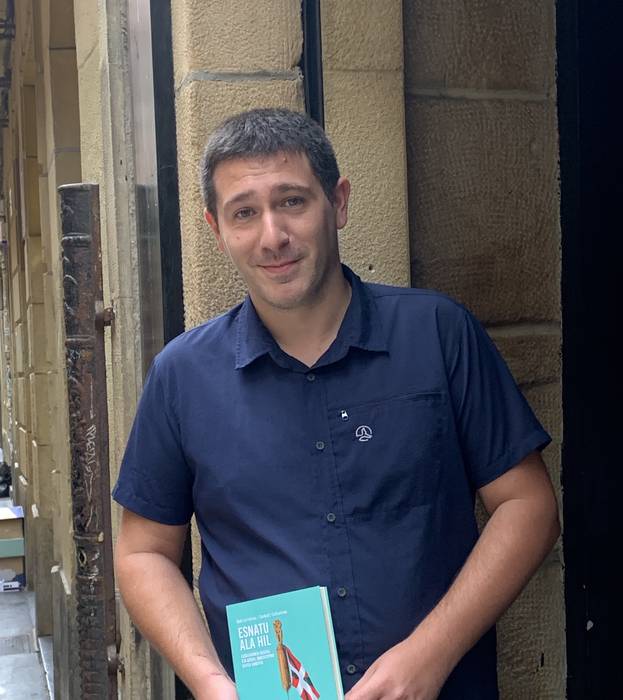 "Iraganeko ispiluari begiratu eta gaur egungo errealitatera egokitu behar dugu"