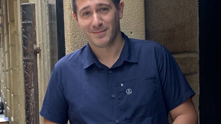 "Iraganeko ispiluari begiratu eta gaur egungo errealitatera egokitu behar dugu"