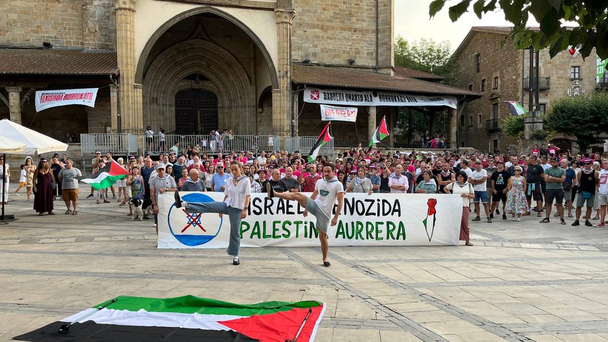 Palestinaren aldeko manifestazioa egin dute Elorrion