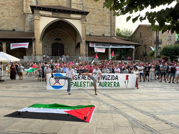 Palestinaren aldeko manifestazioa egin dute Elorrion