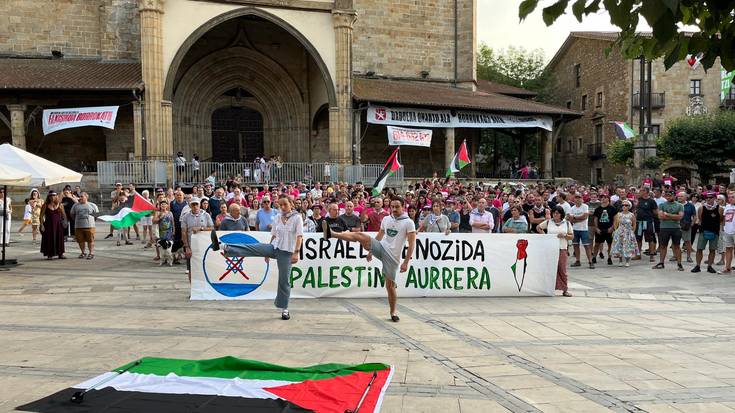 Palestinaren aldeko manifestazioa egin dute Elorrion