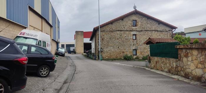 Bost bide publiko konponduko dituzte Iurretan