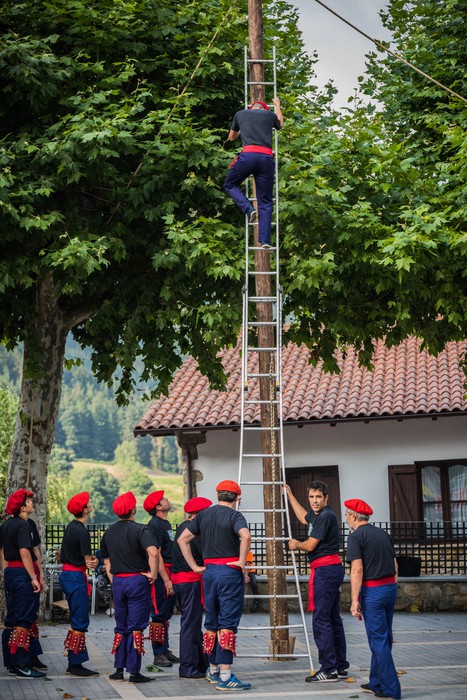 Donien Atxa jasota abiatu dituzte jaiak Garain - 11
