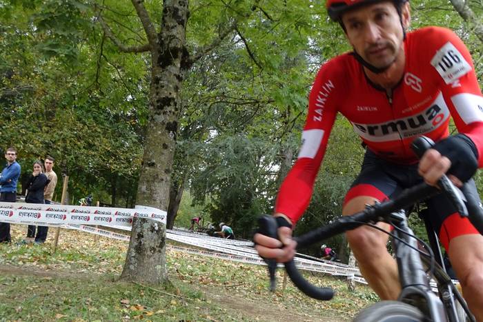 Aitor Hernandezek eta Lukene Trujillanok irabazi dute Elorrioko ziklo krosa