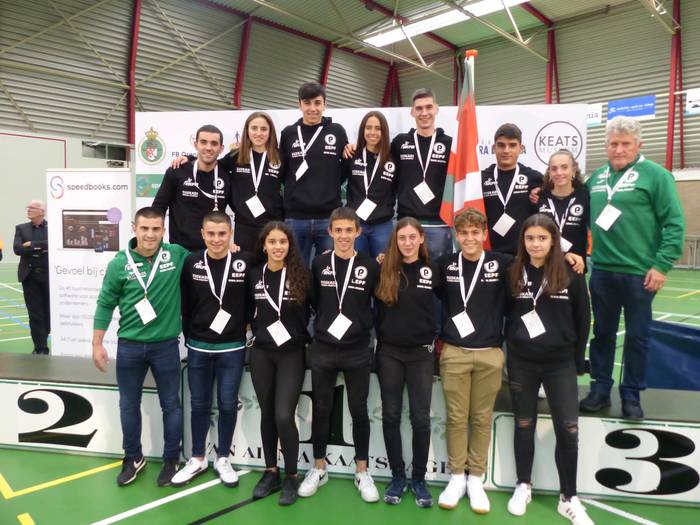 Euskal pilotariak urrezko eta brontzezko bina dominarekin eta zilarrezko batekin itzuli dira juniorren Europako txapelketatik