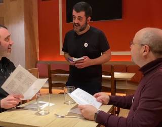[BIDEOA]: "Barkatu, 'Belarriprest naiz'; egidazu euskaraz, mesedez"
