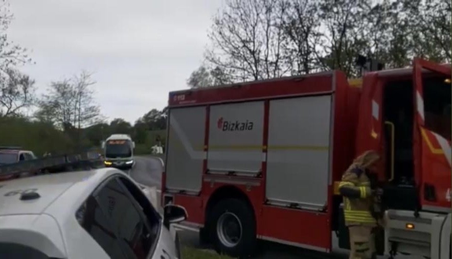 Gasa arnasteagaitik pertsona bat ospitalera eraman dute Zornotzan