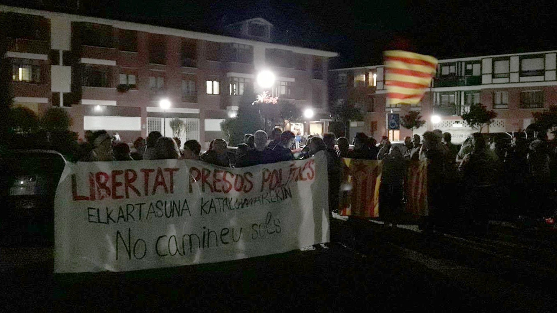 Kataluniari elkartasuna adierazteko elkarretaratzeak egin dituzte Durangaldean