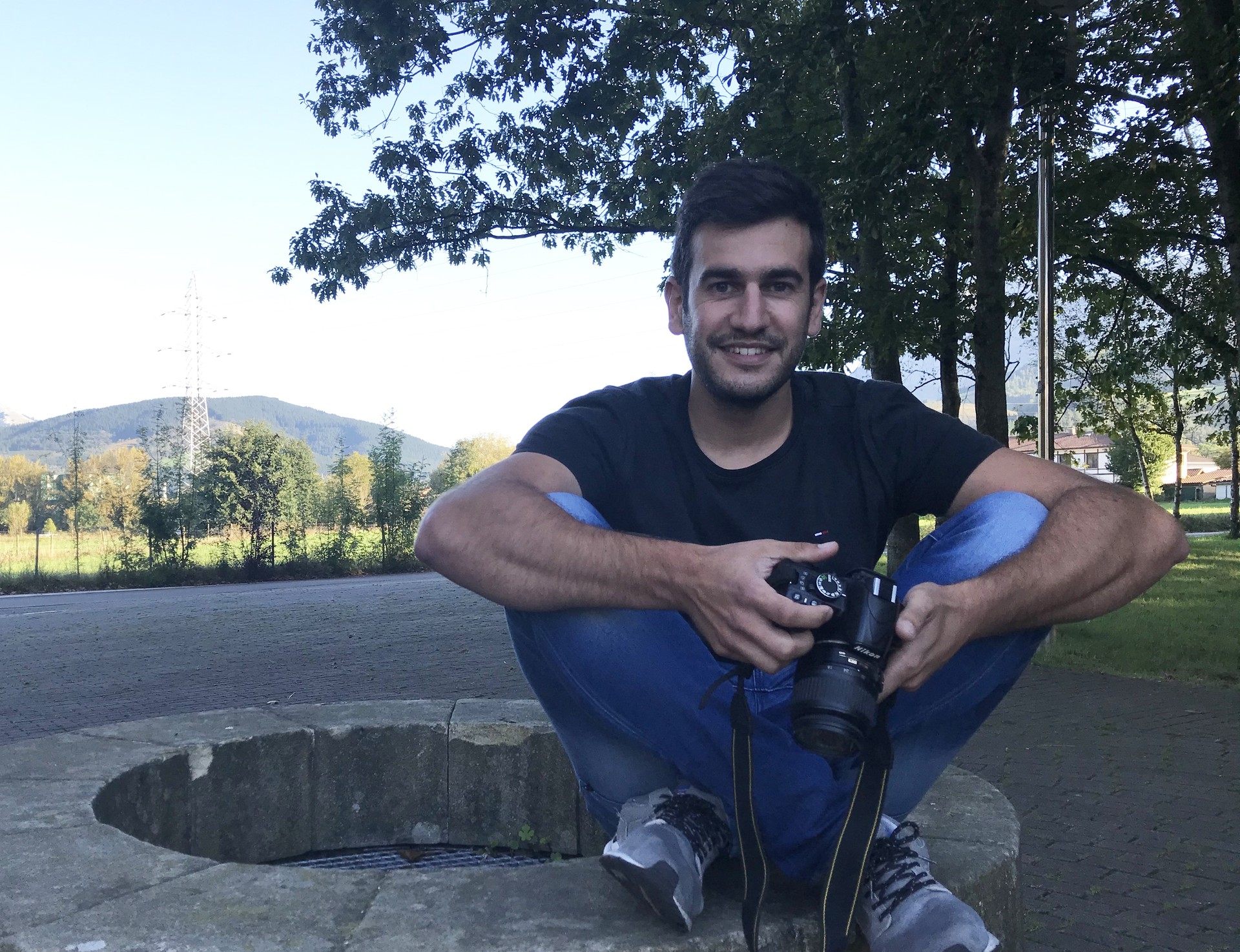 “Mendiak eta naturak inspiratzen naute argazkiak ateratzeko”